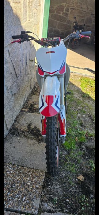 Honda CR 125r ..