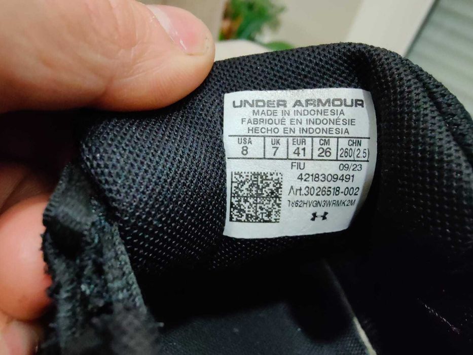 Sapatilhas Under Armour tam. 41 em excelente estado