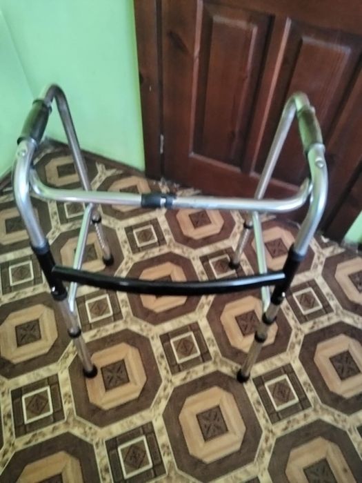 Ходунки для дорослих