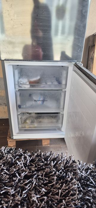 Frigorífico combinado LG GBB61PZFFN (No Frost - 186 cm - 341 L - Inox)