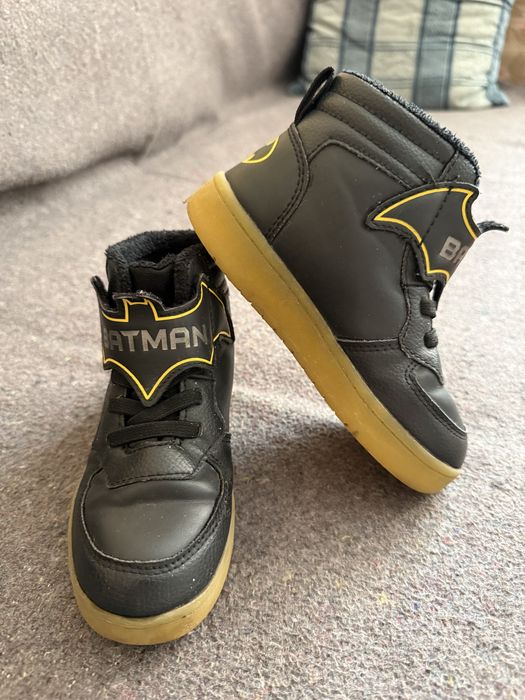Круті черевики на хлопчика з бетменом h&m 27 розмір з підсвіткою