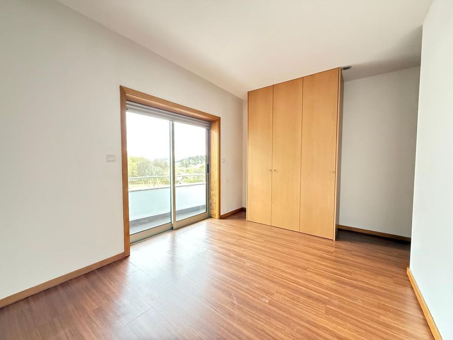 T3 Duplex impecável no centro Paredes
