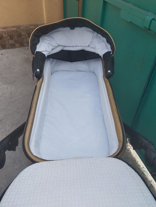 Продам дитячу коляску 2в1 Adamex.