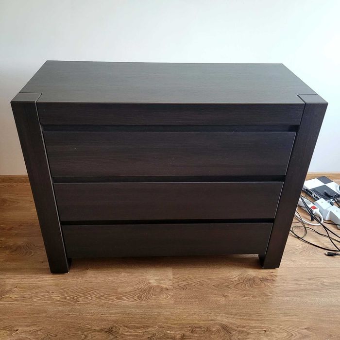 Sprzedam komodę w kolorze wenge + łóżko i 2 szafki nocne – 600 zł