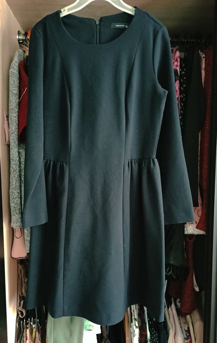 Czarna sukienka Reserved