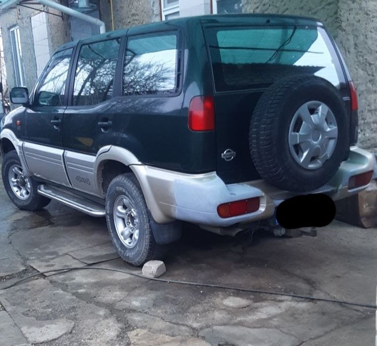 Автомобіль Нісан