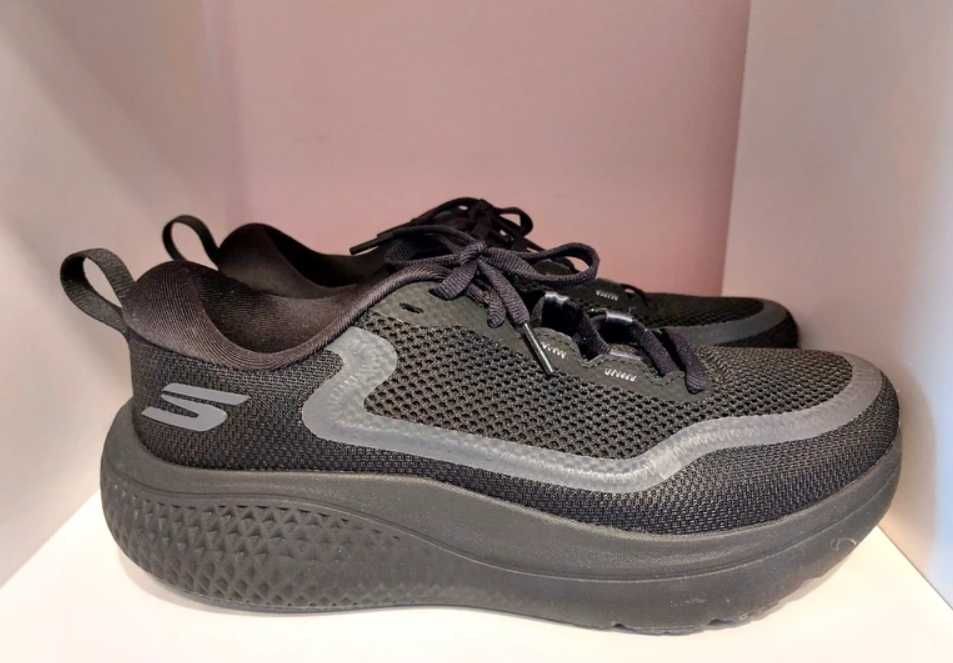 Czarne buty Sketchers do biegania-42