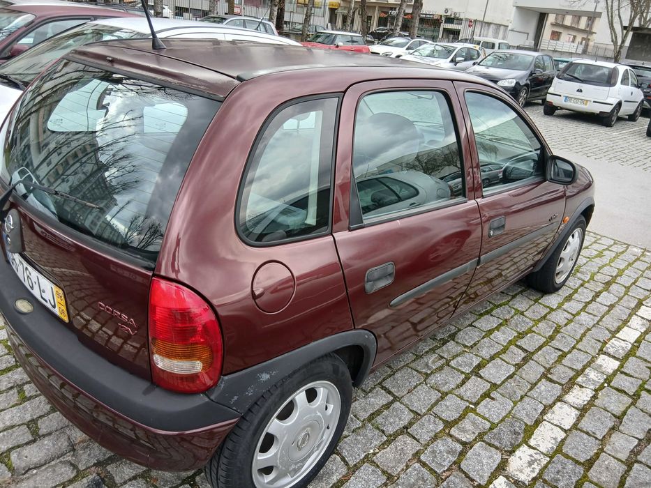 Carro em bom estado.