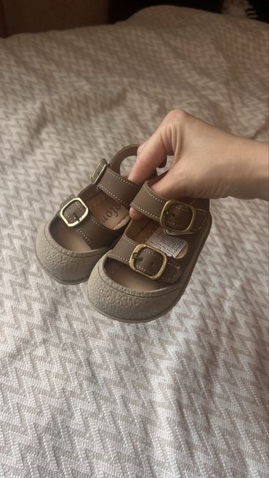 Босоніжки на хлопчика або дівчинку