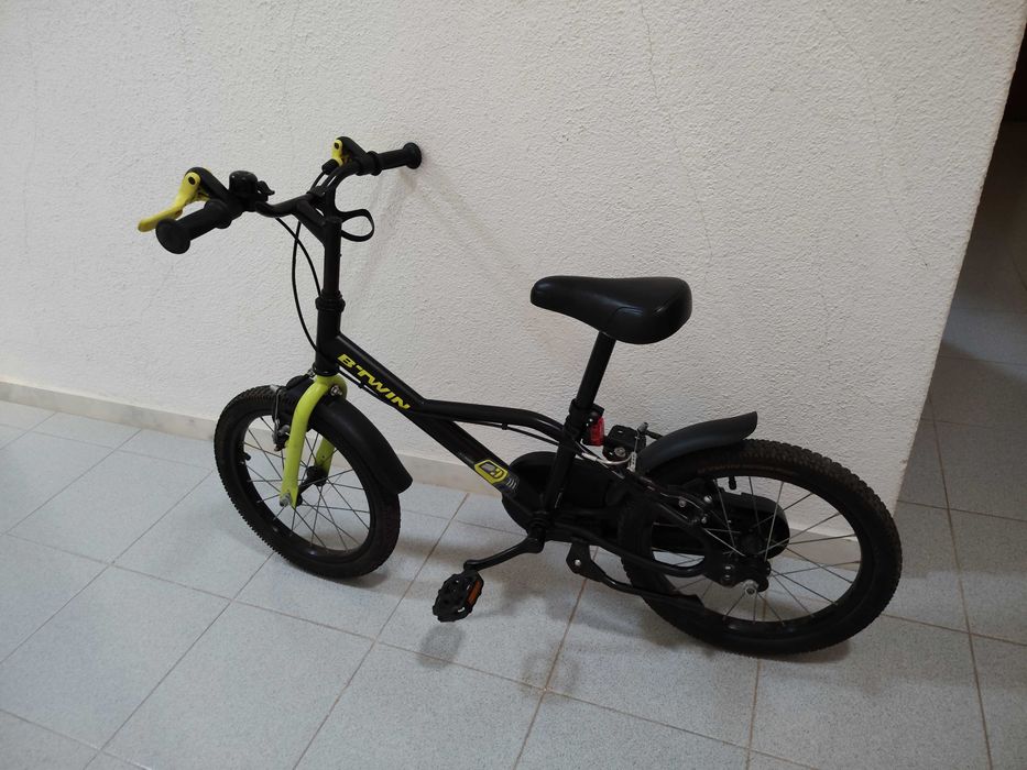 Bicicleta criança Decathlon BTwin Dark Hero 500 — roda 16” com rodinhas