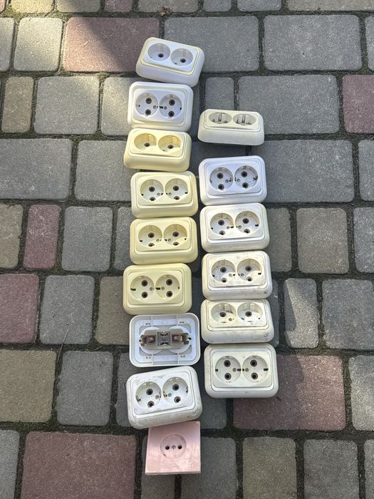 Розетки подвійні у Хорошому робочому стані гараж сарай