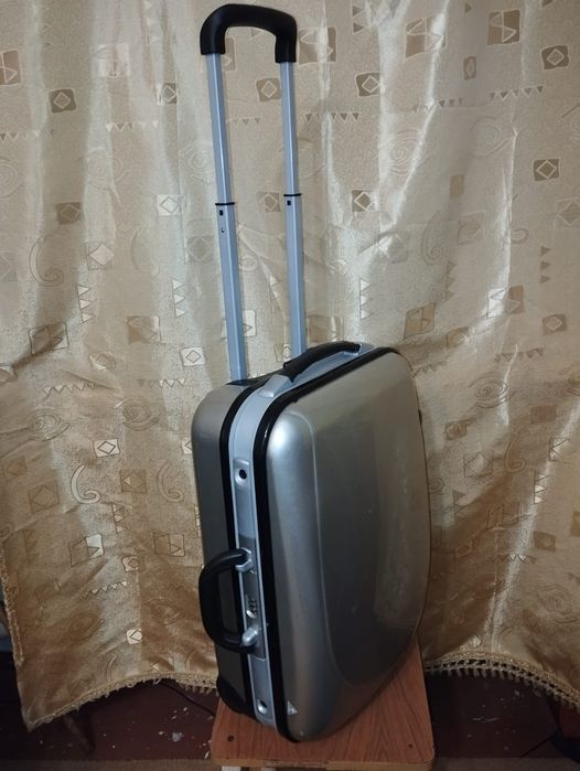 Чемодан 54×36×20 см.