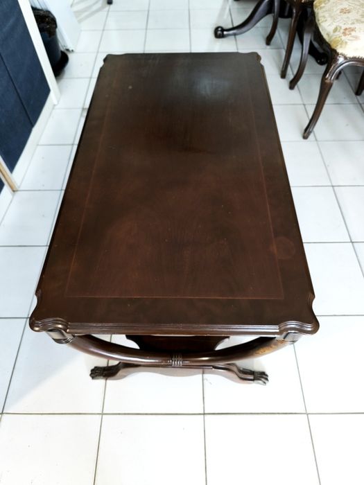 Mesa de Centro Clássica em Madeira