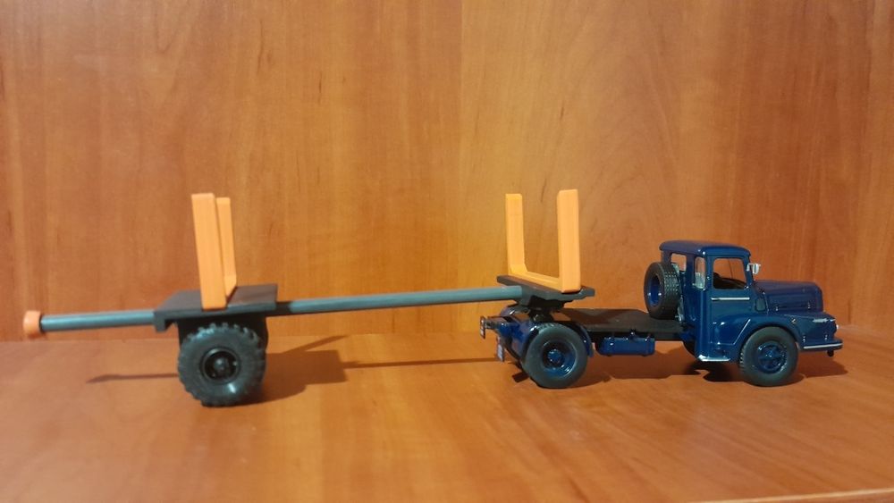 Модель полуприцеп-лесовоз-роспуск в маштабе 1/43