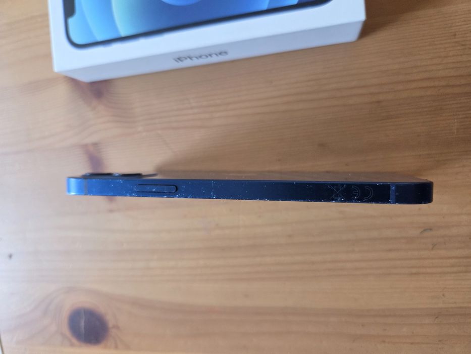 iPhone 12         .