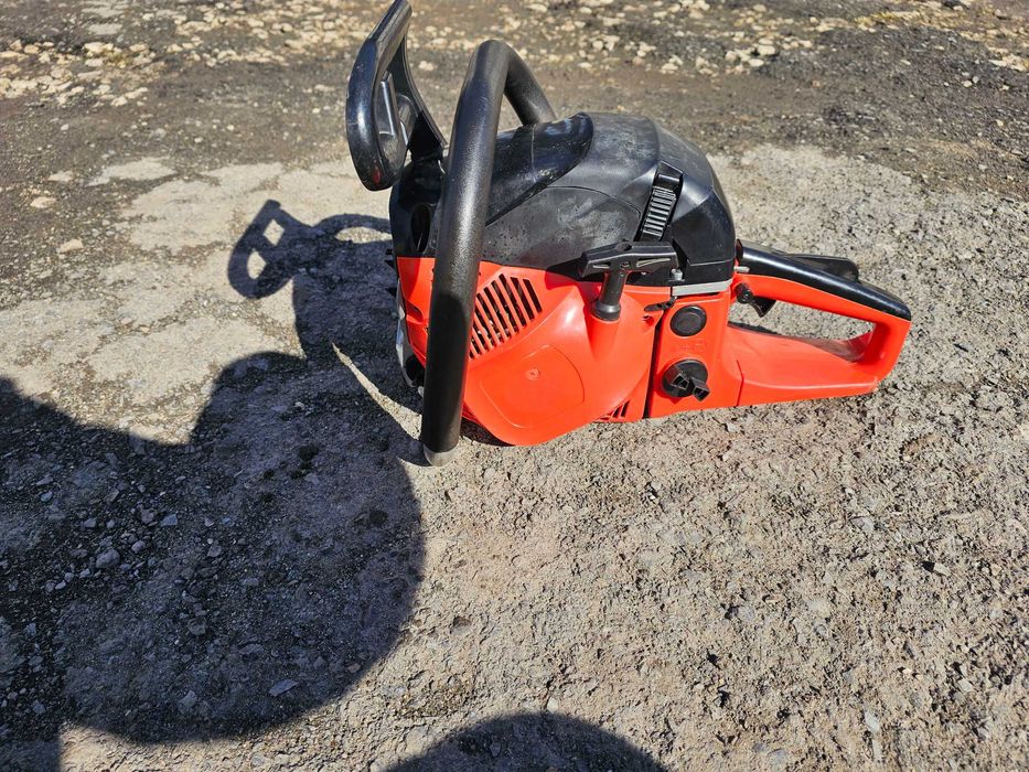 Продам бензопилу.