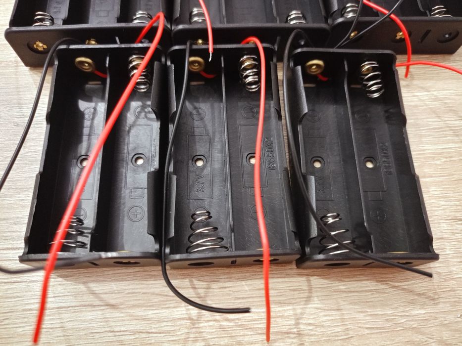 Koszyk na baterie, akumulator