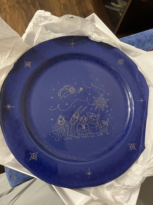 Порцелянова тарілка з елементами ручного розпису