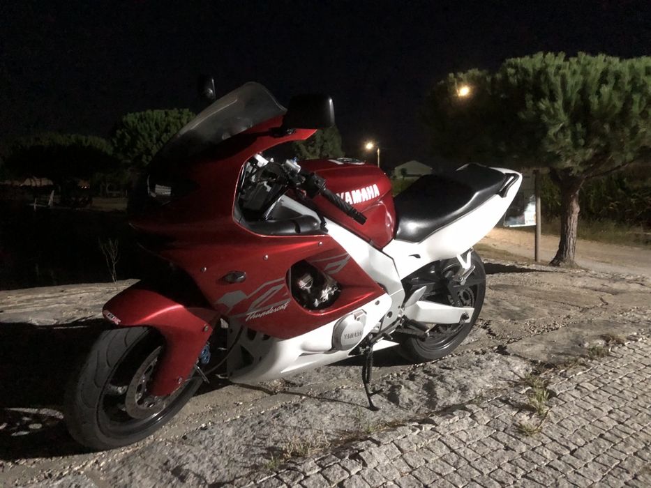 Vendo moto Yamaha thundercat 600