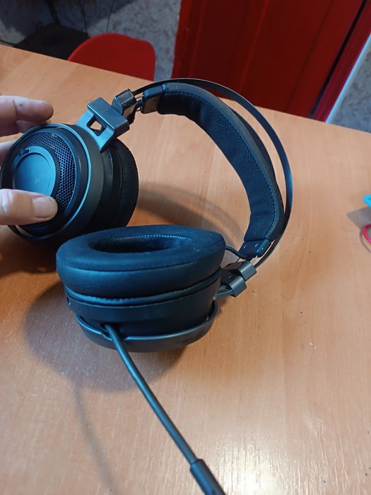 Наушники Razer Nari