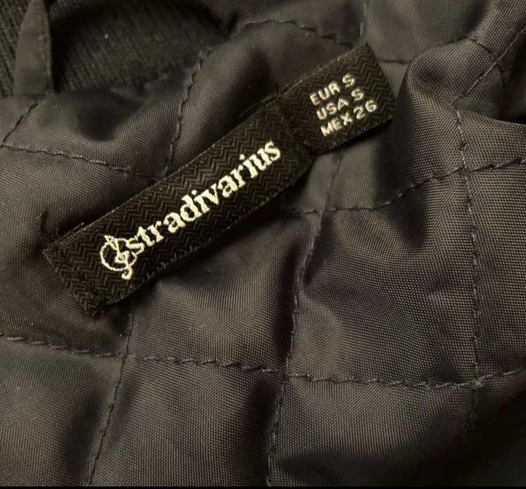 Stradivarius czarna kurtka bomberka