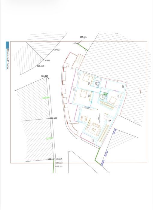 Moradia com projeto de reconstrução 5 apartamentos.