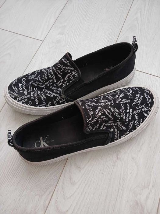 Продам чорні кеди Calvin Klein у хорошому стані