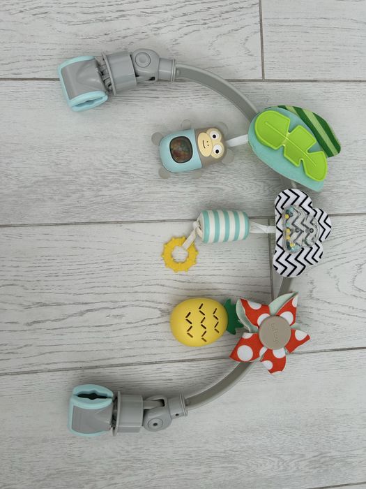 Гнучка дуга, брязкальце, підвіс від Taf Toys