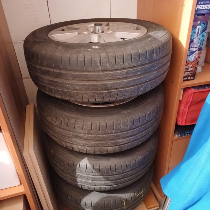 Felgi aluminiowe Dunlop opony letnie VW  golf plus Stojak  Felgi 15 alusy