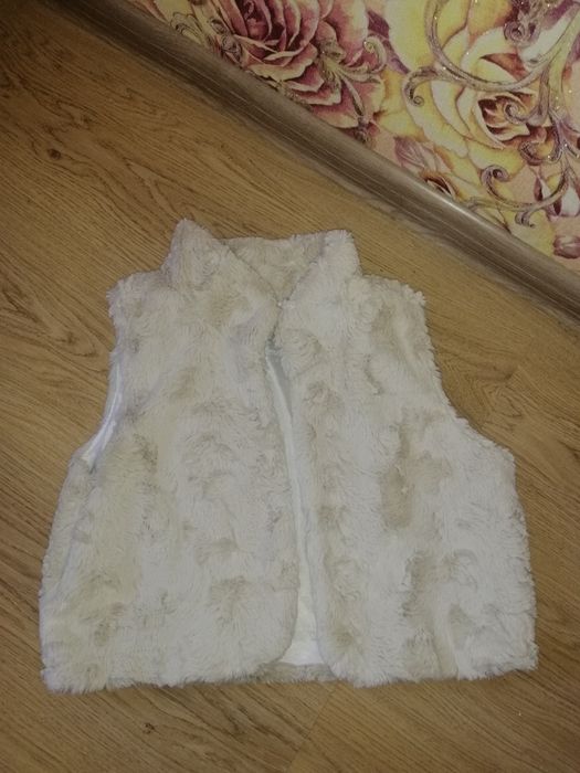 Мягкая, меховая жилетка