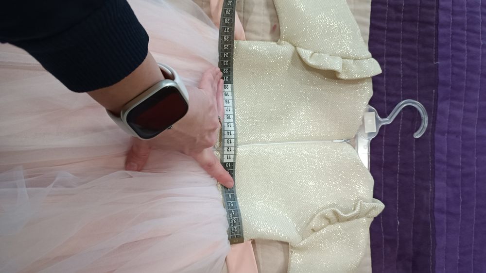 Продам нарядне  плаття на дівчинку (рост 86 см)