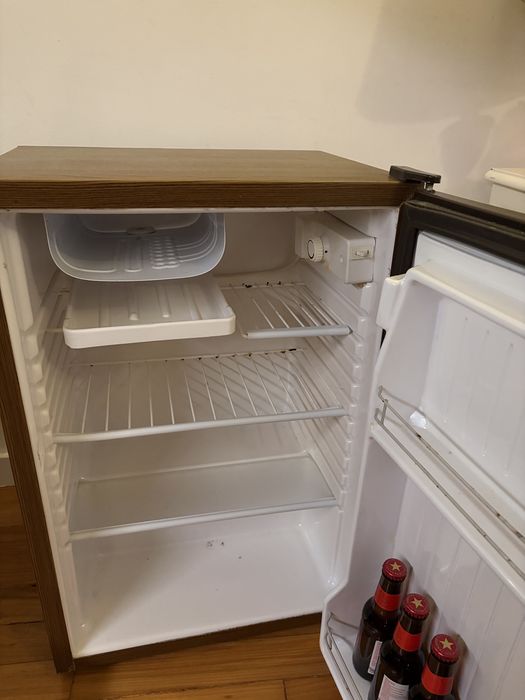 Mini frigorífico usado em bom estado