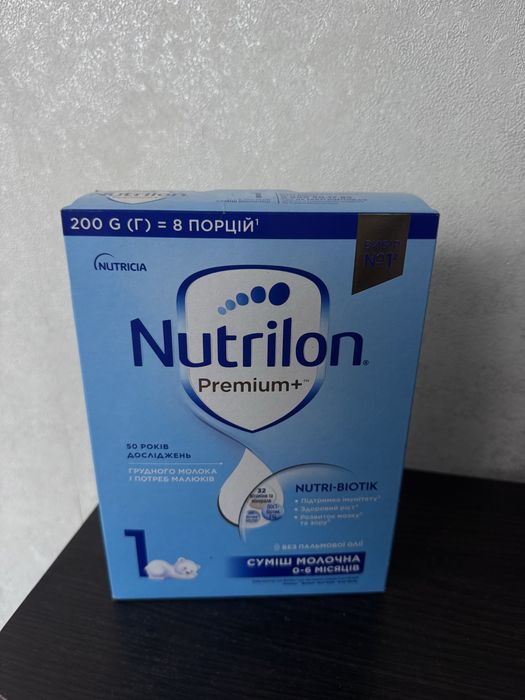 Дитяча суміш Hipp та Nutrilon