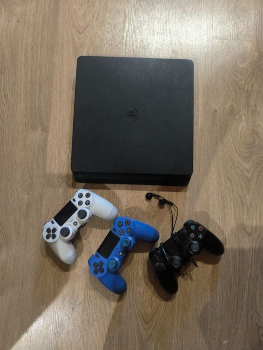 Продаю PS4 Slim 1 Tb +