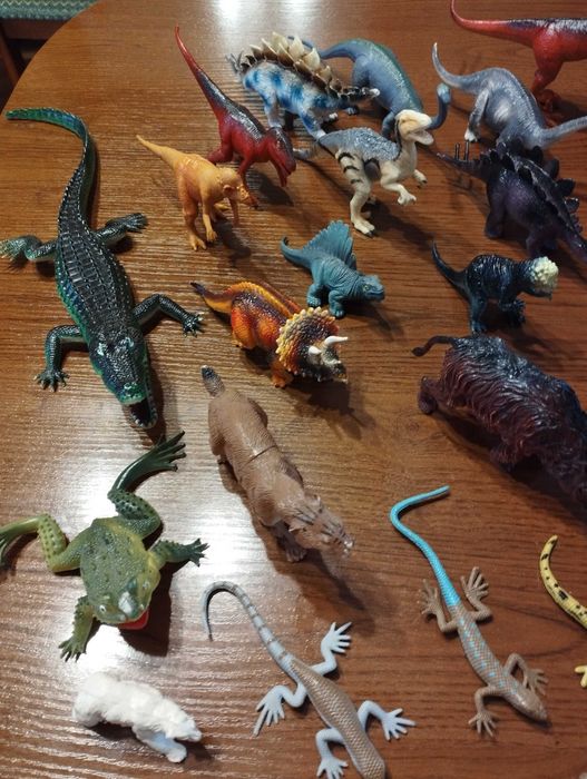 Dinozaury, gady prehistoryczne figurki gumowee