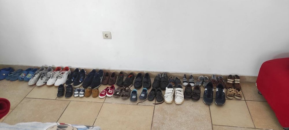 Roupa e calcado desde recém nascido até 14 anos de menino, cadeiras au