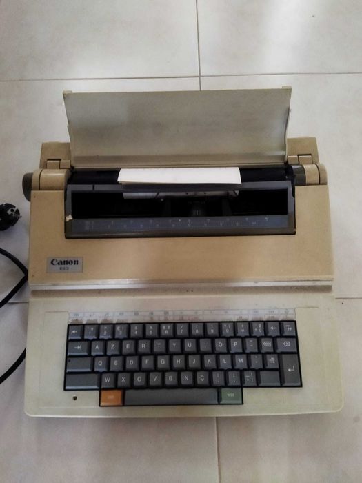 Máquina de escrever Canon ES 3