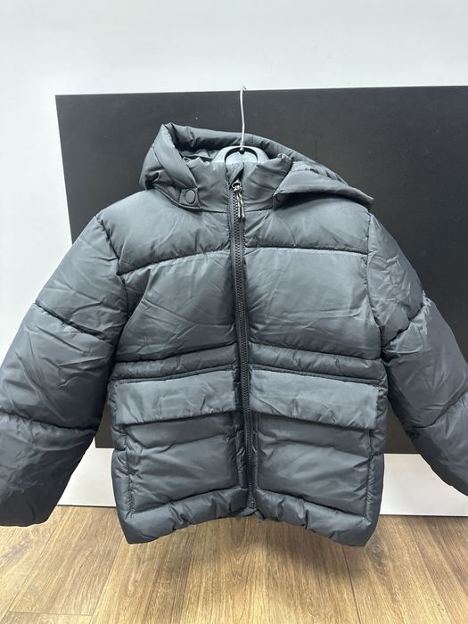 Продам чорну куртку h&m 4-6 років (110-116 см)
