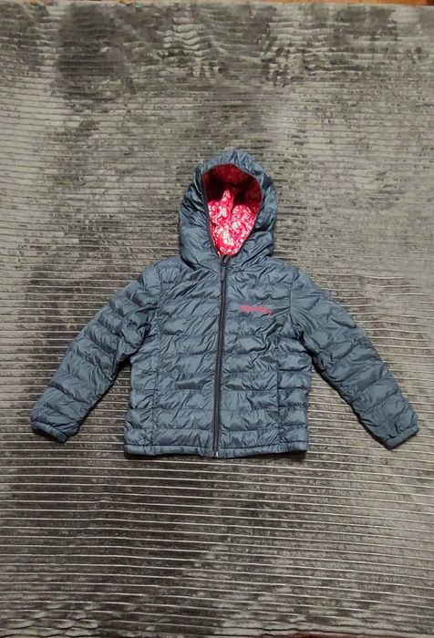 Стеганная  фирменная куртка  7-8 лет