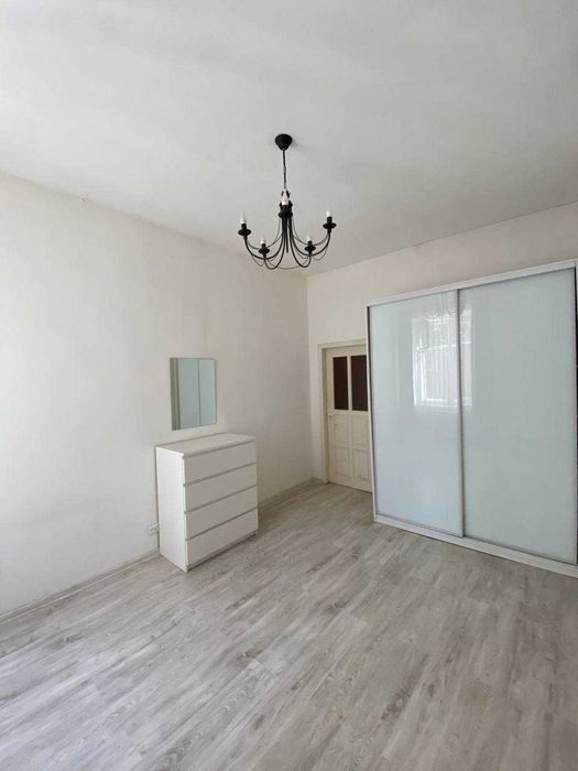 Велика, простора,3к -В хорошому районі з суперовим ремонтом, поверх ок