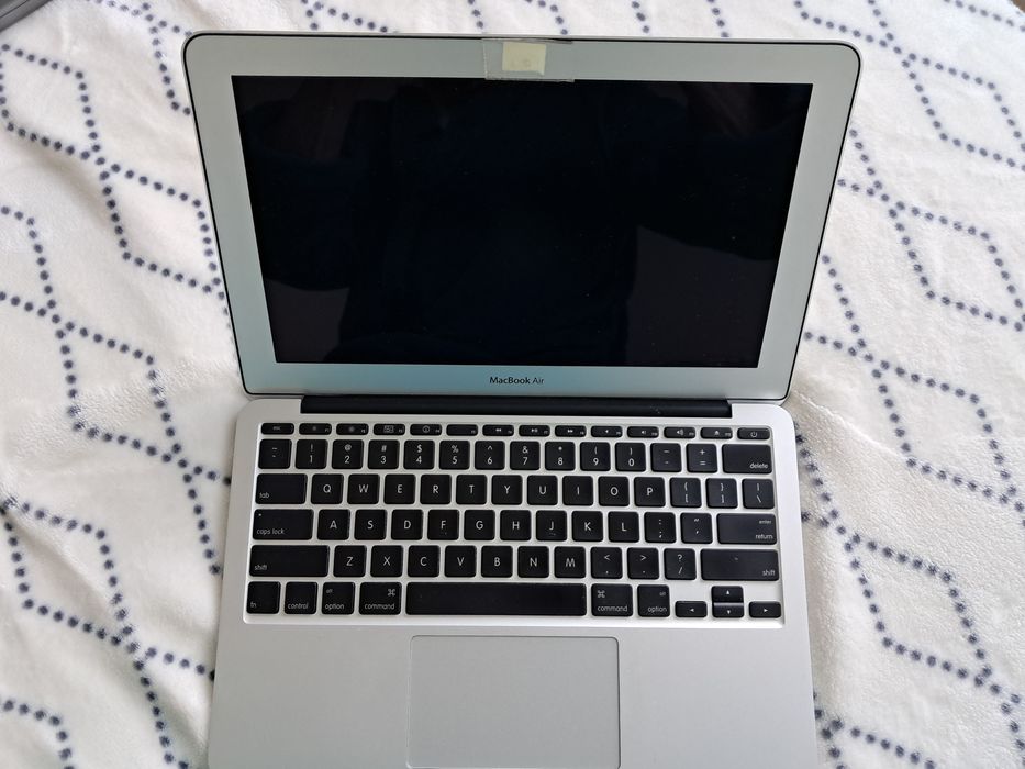 Macbook Air 11 inch (2011)
