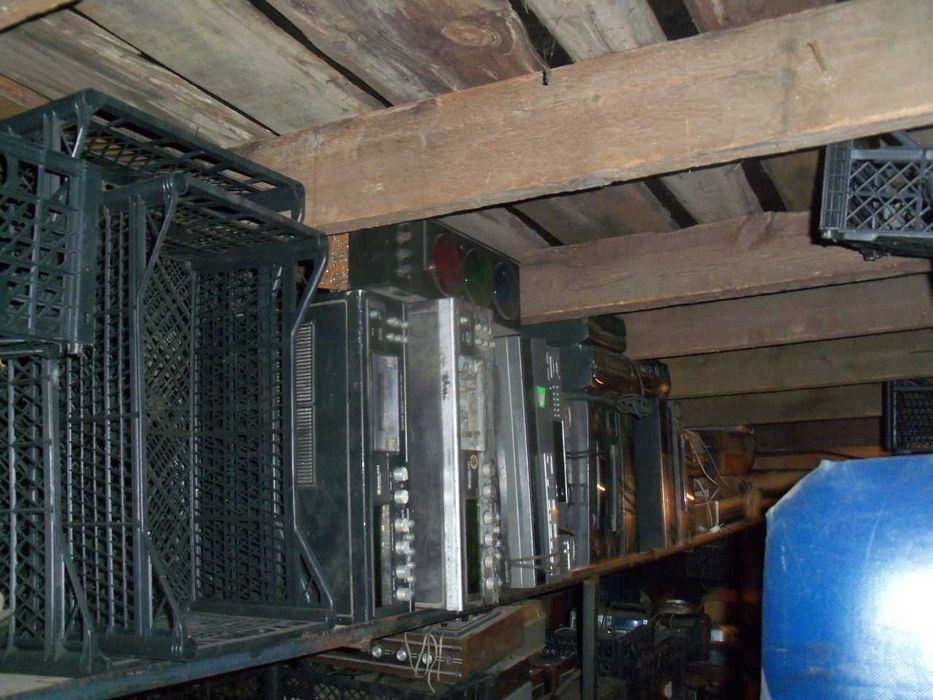 Телевизор, усилитель, монитор, динамические головки.