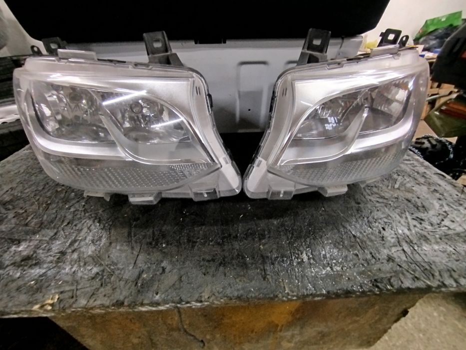 Продаються фари,сідушка та перегородка до 907 спрінтера