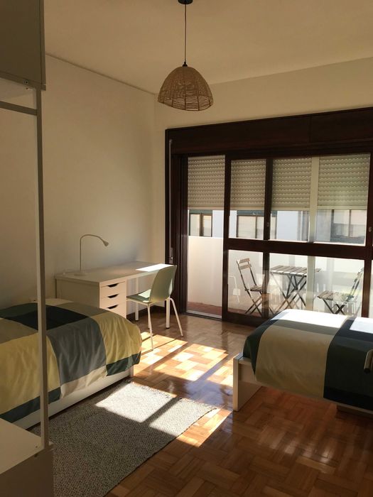 Quarto duplo para arrendamento no Porto