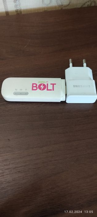 Камера видеонаблюдения 3 МП 1/3" progressive scan CMOS з Wi-Fi; + Карт