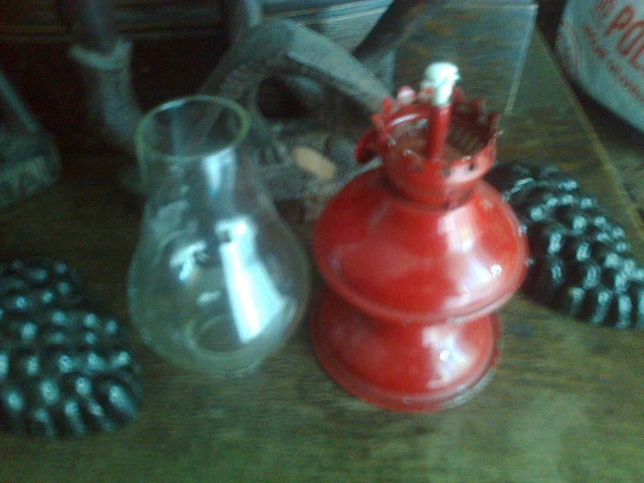 Metalowa lampka naftowa