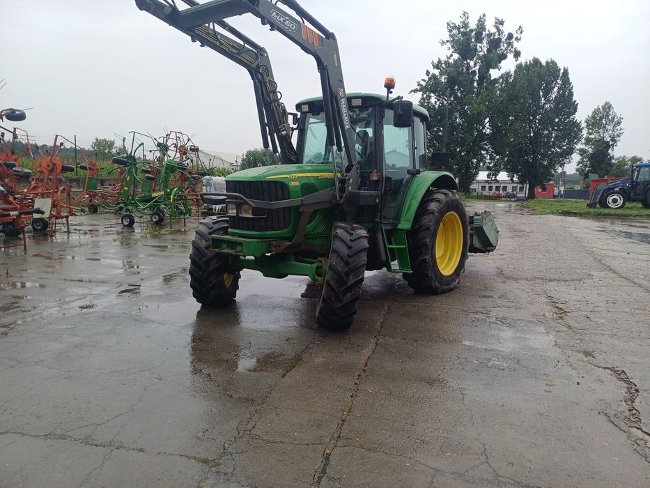 Ciągniki John Deere 6120 z ładowaczem -sprowadzony