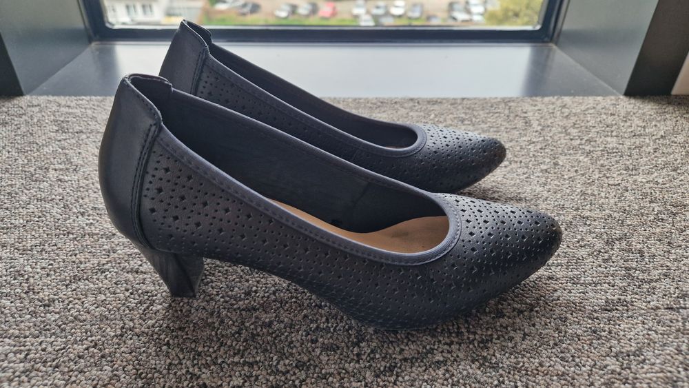 Buty na obcasie granatowe, Lasocki