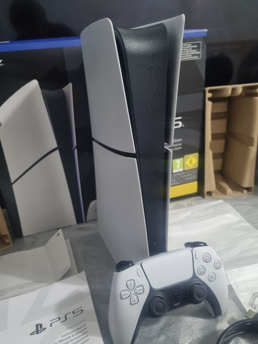 Ps5 slim Digital completa  - Garantia Worten até Dezembro de 2028 - Ler anúncio  !!