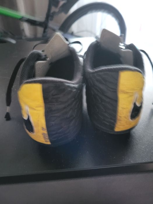 Спортивне взуття